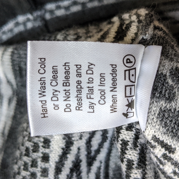 Worn Once Krimson Klover -Title Nine Pullover Sweater- Black, Gray & White XS - Picture 13 of 13